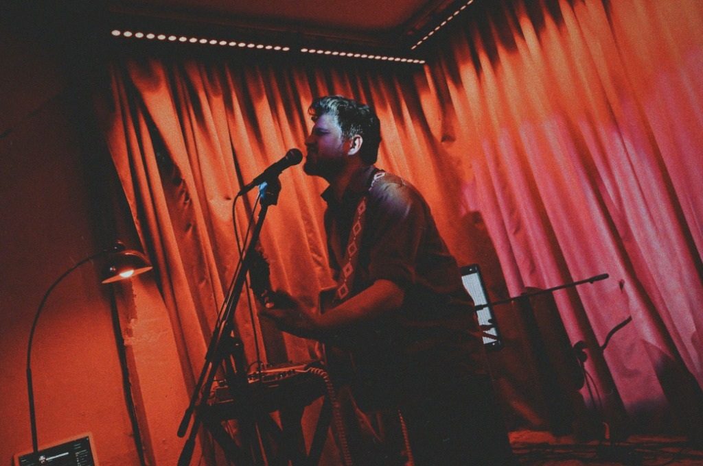 Maxi Prietto cantando en vivo